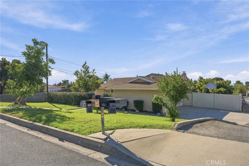 1270 W 25th Street Property Photo 41