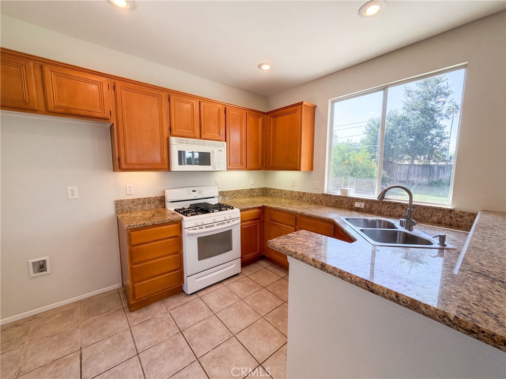 33825 Glenoaks Property Photo 12