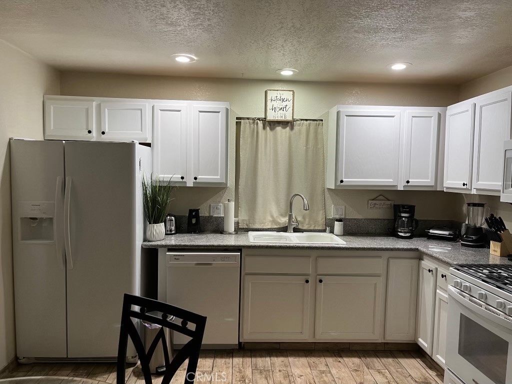 22903 Waters Drive Property Photo 8