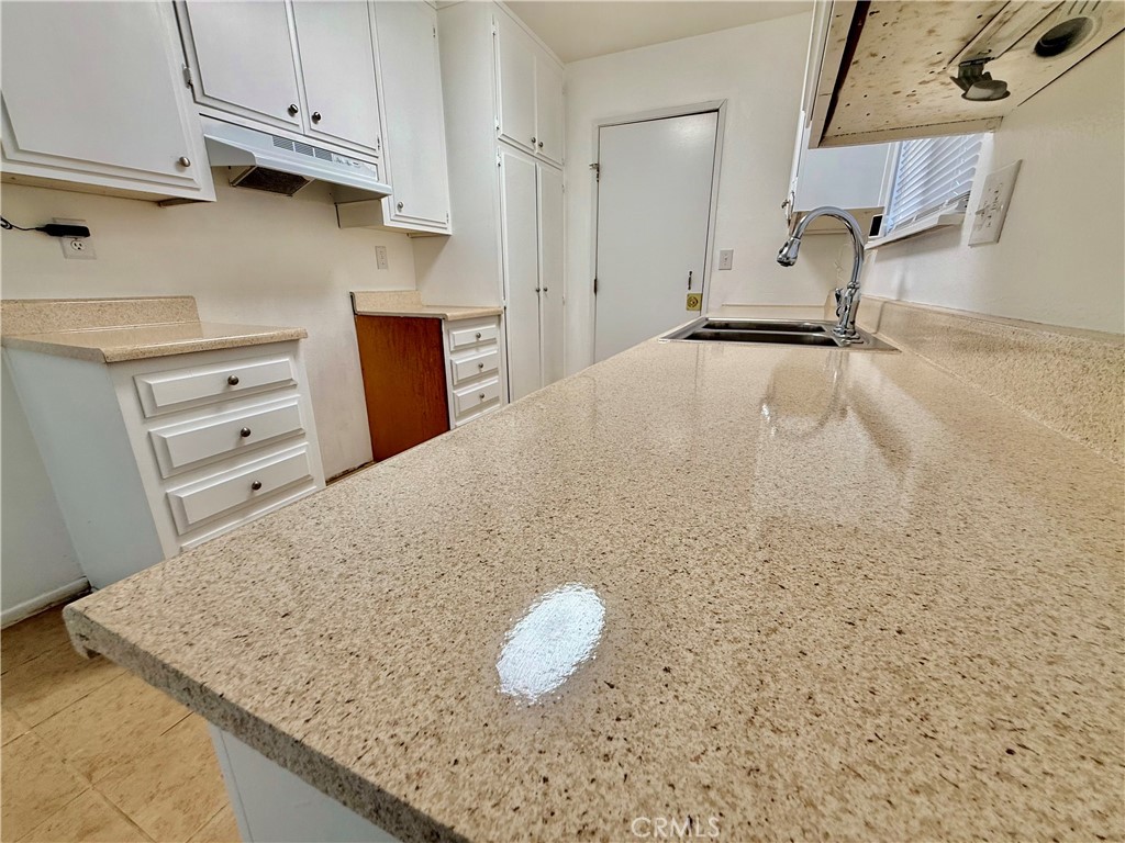 542 N Girard Property Photo 10