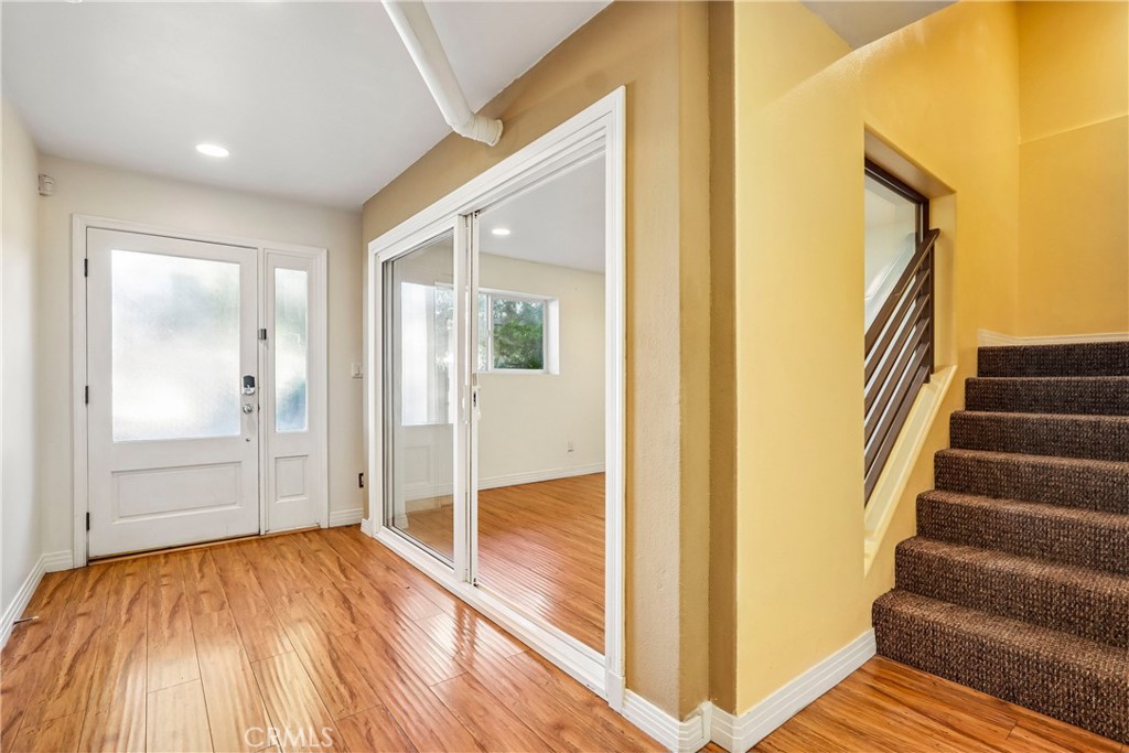 11622 Oxnard Street Property Photo 5