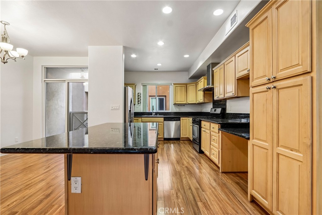 11622 Oxnard Street Property Photo 13