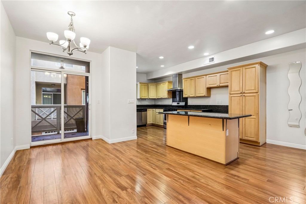 11622 Oxnard Street Property Photo 14