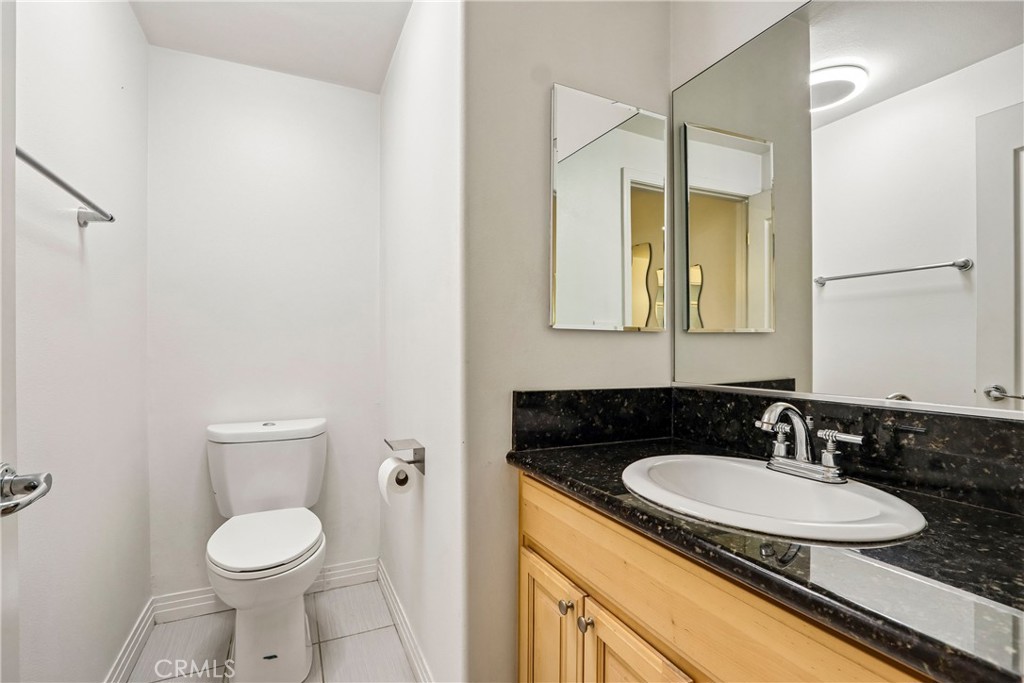 11622 Oxnard Street Property Photo 17