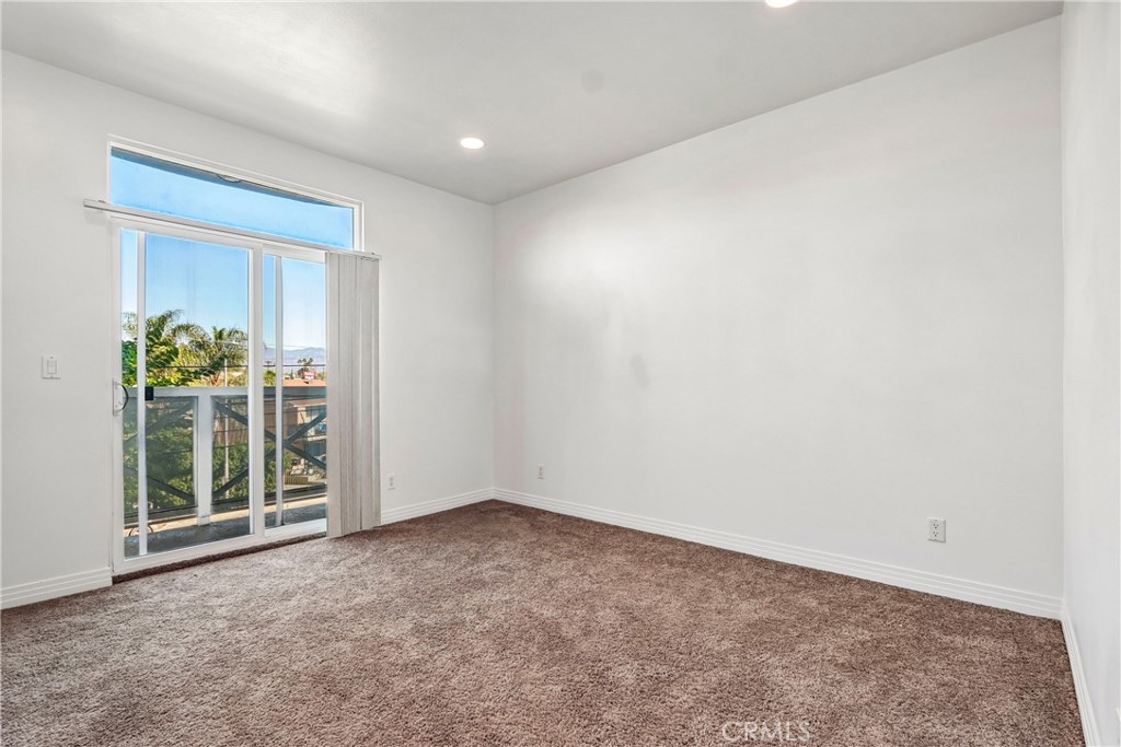 11622 Oxnard Street Property Photo 19