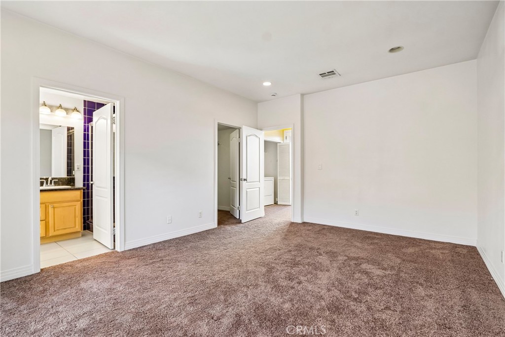 11622 Oxnard Street Property Photo 20
