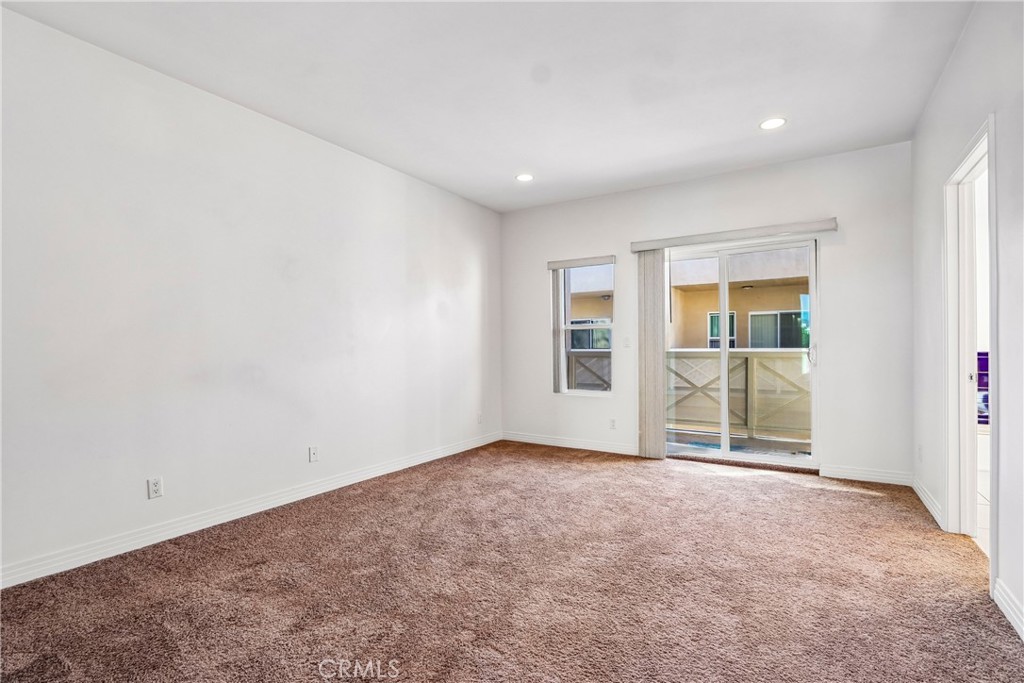 11622 Oxnard Street Property Photo 22