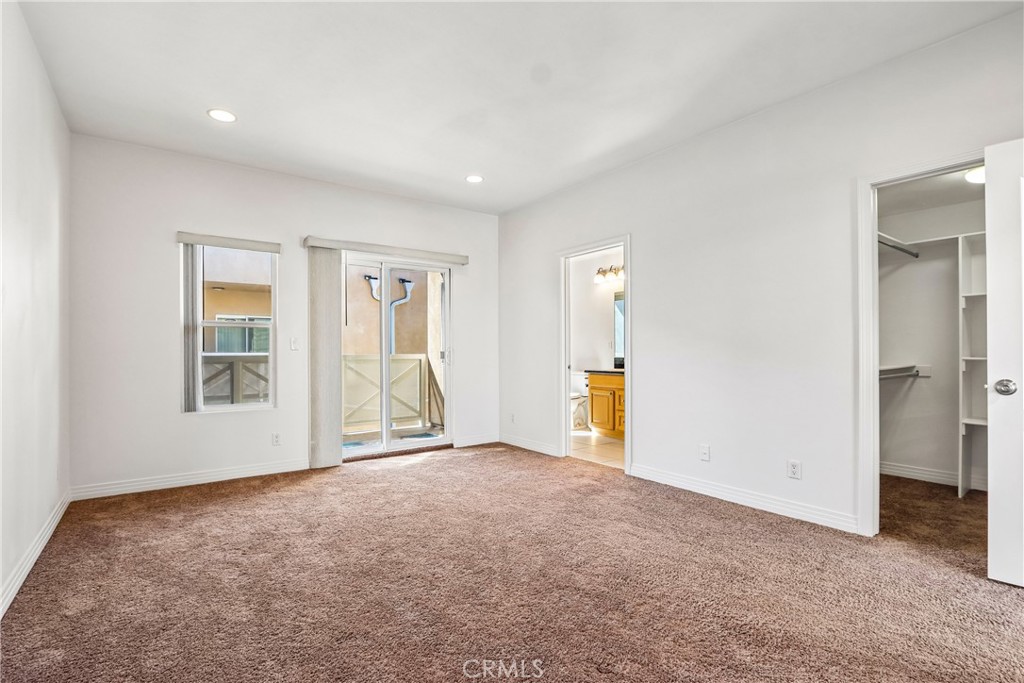 11622 Oxnard Street Property Photo 25