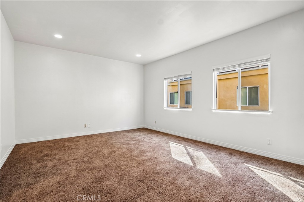 11622 Oxnard Street Property Photo 28