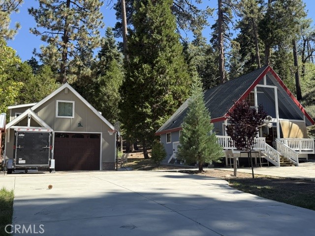 647 Lone Pine Property Photo 1