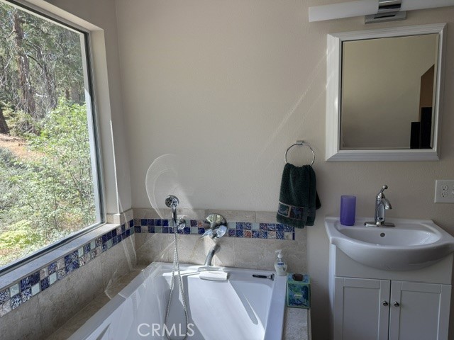 647 Lone Pine Property Photo 16