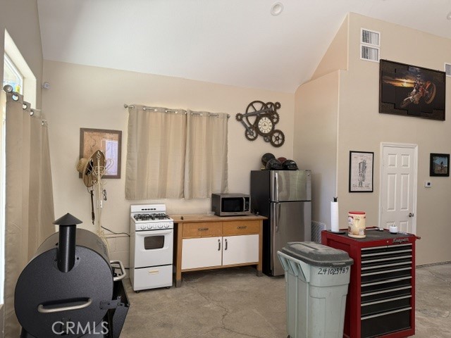 647 Lone Pine Property Photo 28