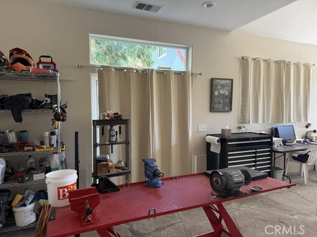 647 Lone Pine Property Photo 34