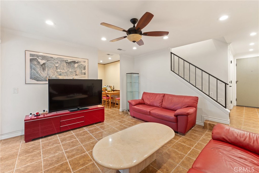12828 Ramona Blvd 28 Property Photo 4