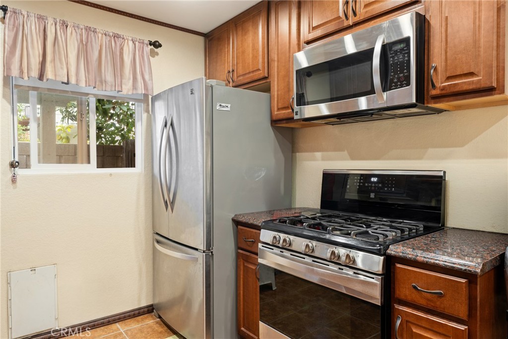 12828 Ramona Blvd 28 Property Photo 7