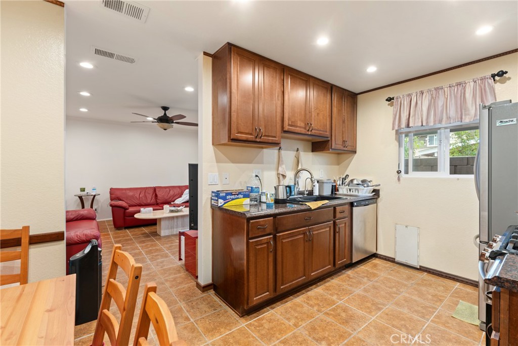 12828 Ramona Blvd 28 Property Photo 9