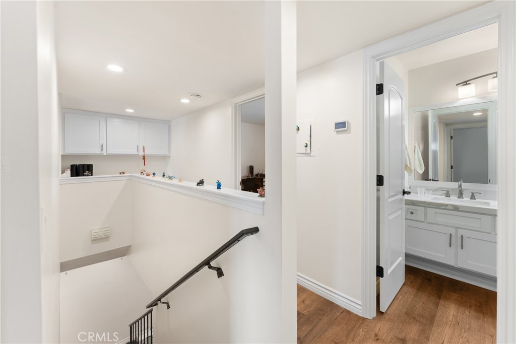 12828 Ramona Blvd 28 Property Photo 11