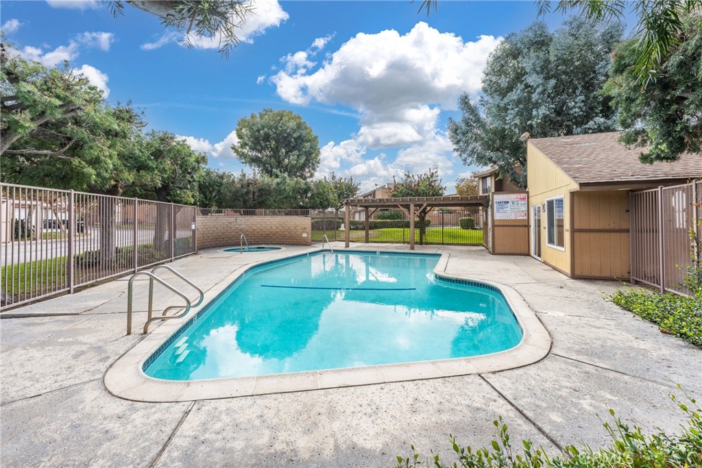 12828 Ramona Blvd 28 Property Photo 25