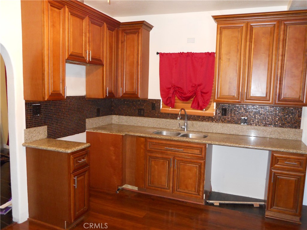 635 W 8th Property Photo 8