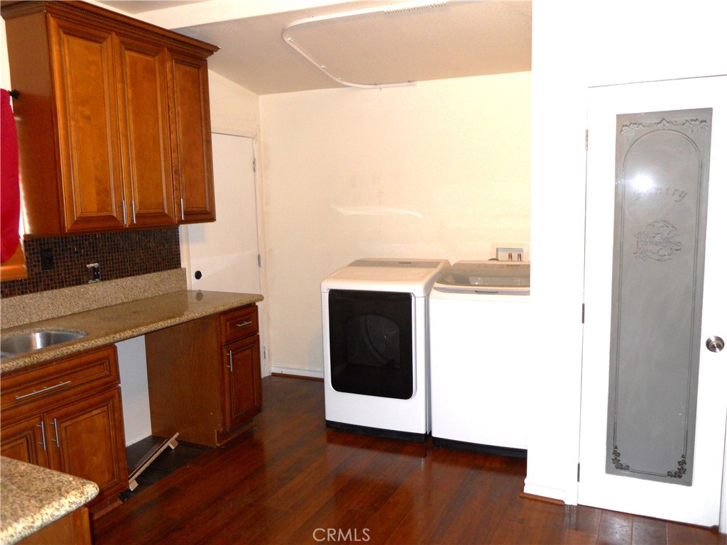635 W 8th Property Photo 9