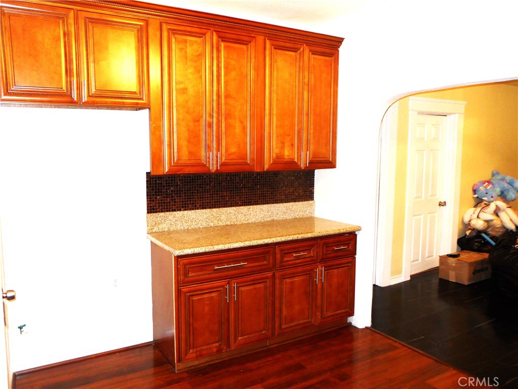 635 W 8th Property Photo 10