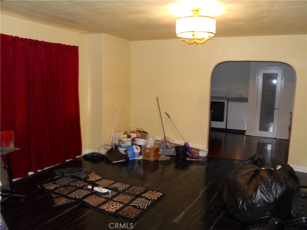 635 W 8th Property Photo 13