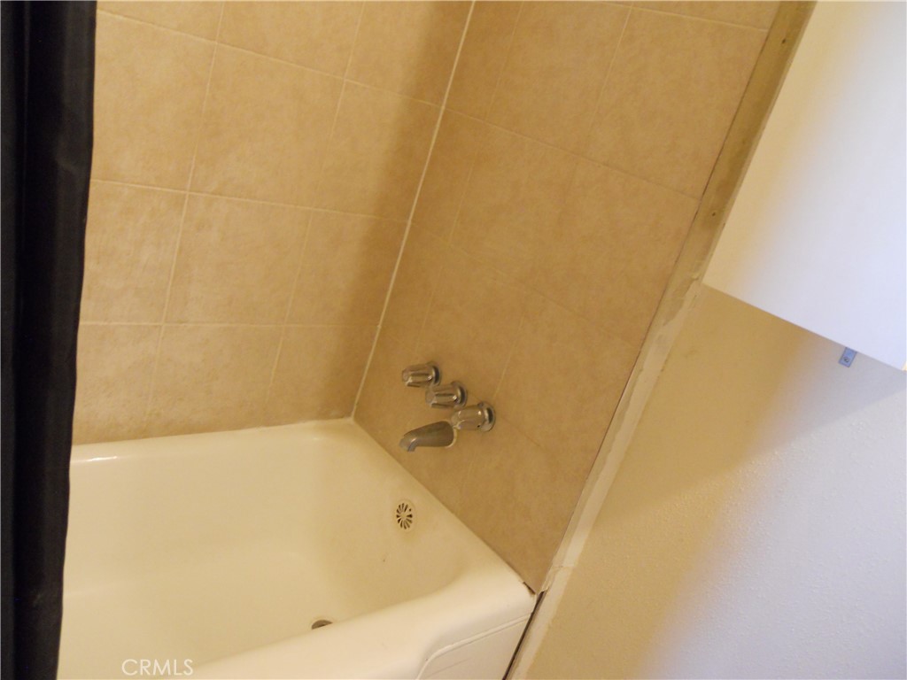 635 W 8th Property Photo 18