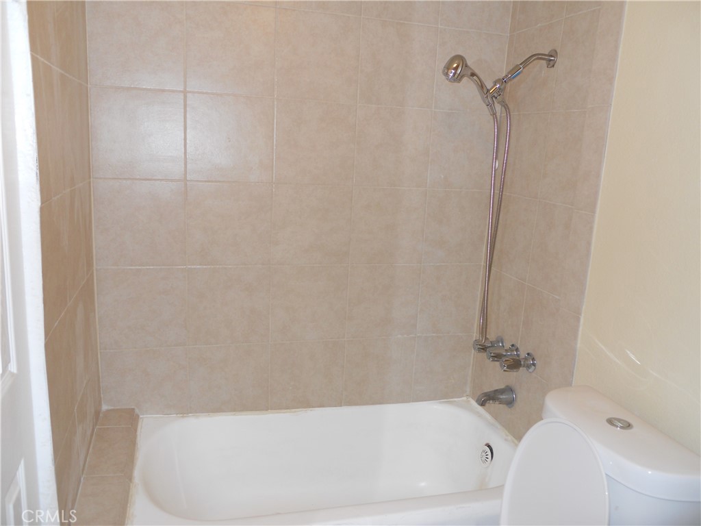 635 W 8th Property Photo 21