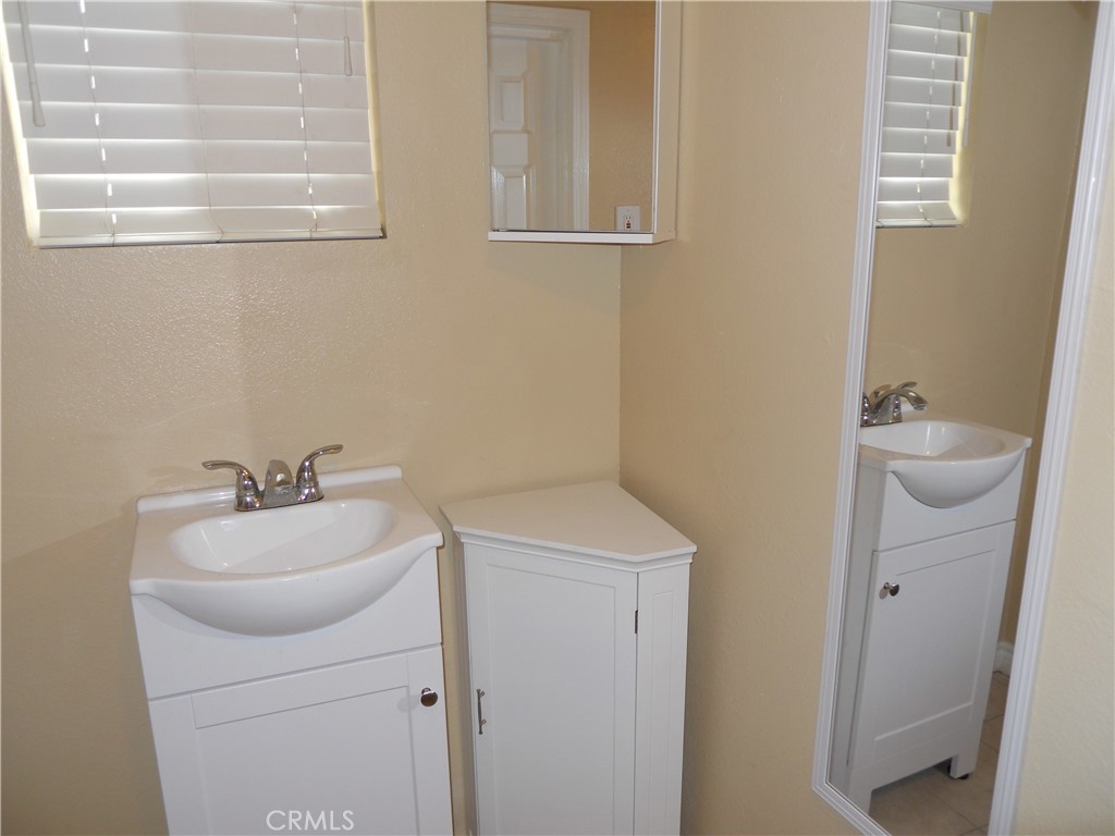 635 W 8th Property Photo 22