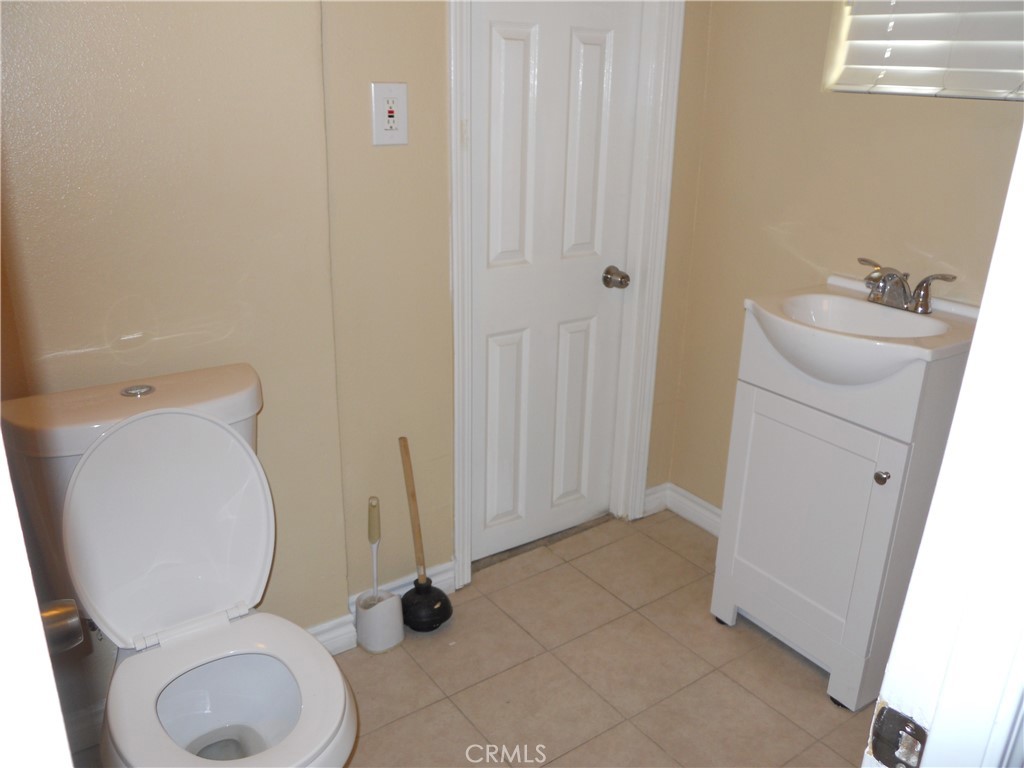 635 W 8th Property Photo 23
