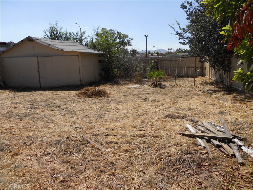 635 W 8th Property Photo 32