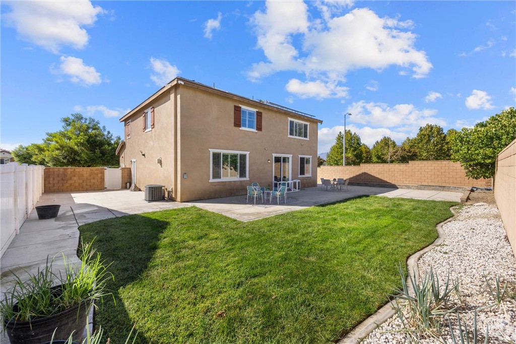 2080 Clementine Street Property Photo 4