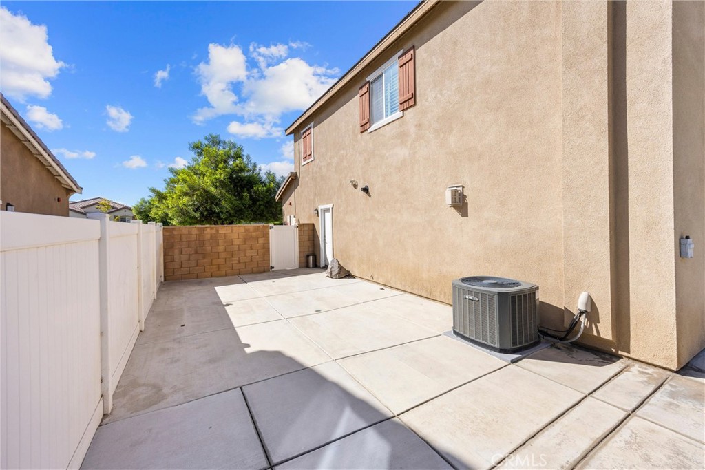 2080 Clementine Street Property Photo 7