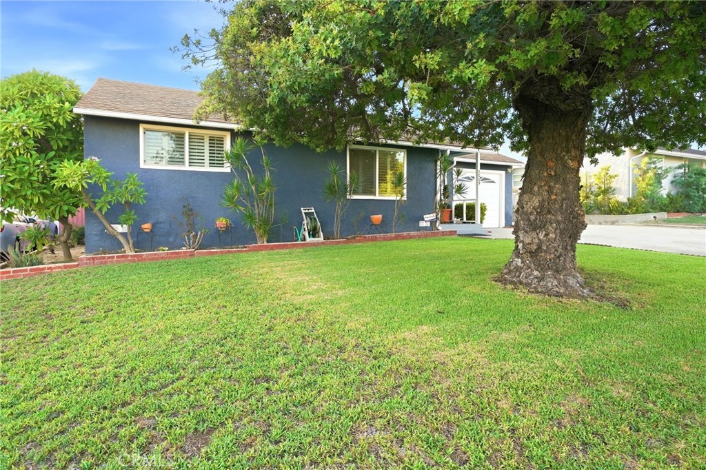 2009 Graylock Avenue Property Photo 2