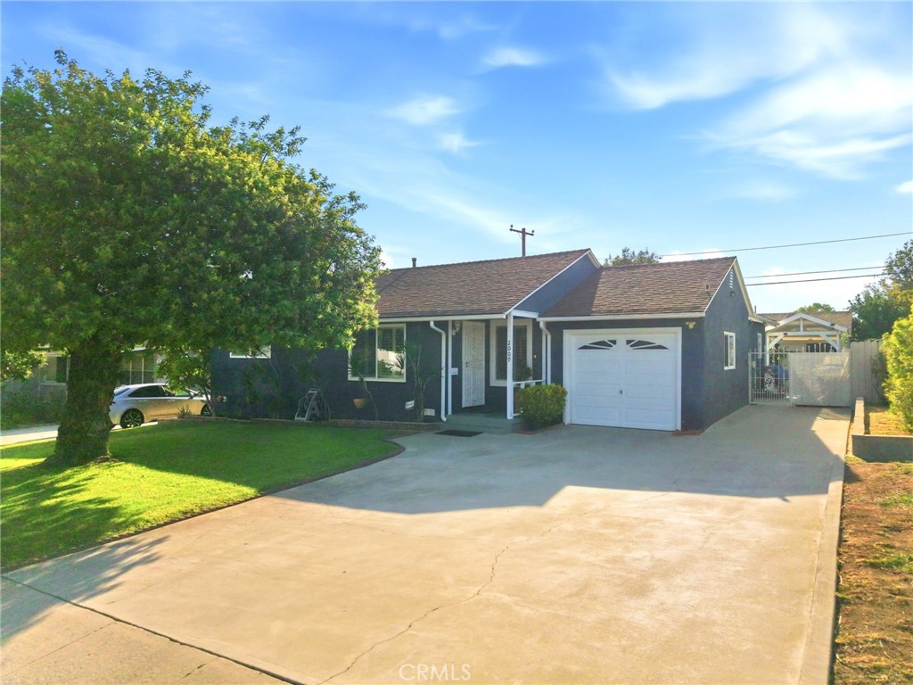 2009 Graylock Avenue Property Photo 3