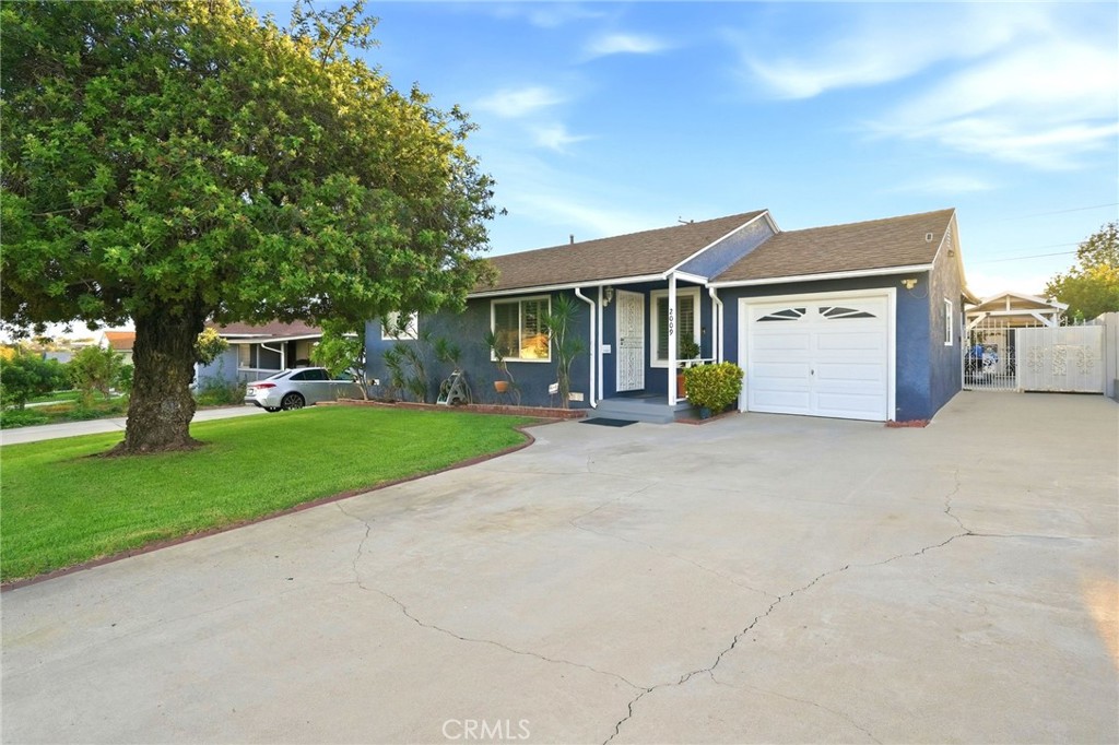 2009 Graylock Avenue Property Photo 4