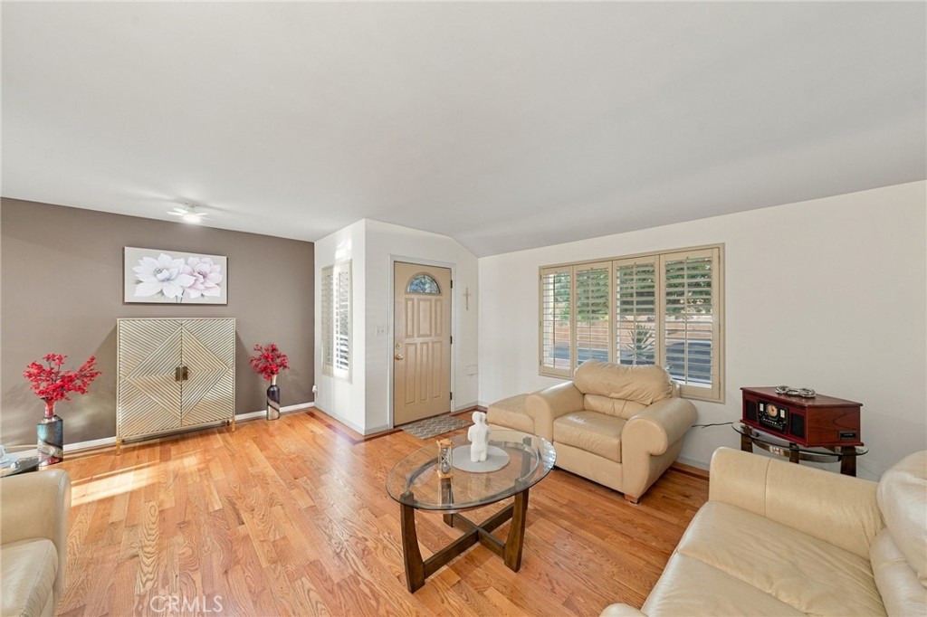 2009 Graylock Avenue Property Photo 8