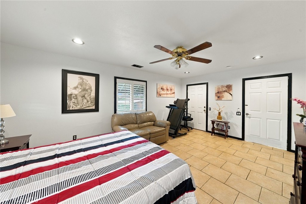 2009 Graylock Avenue Property Photo 37