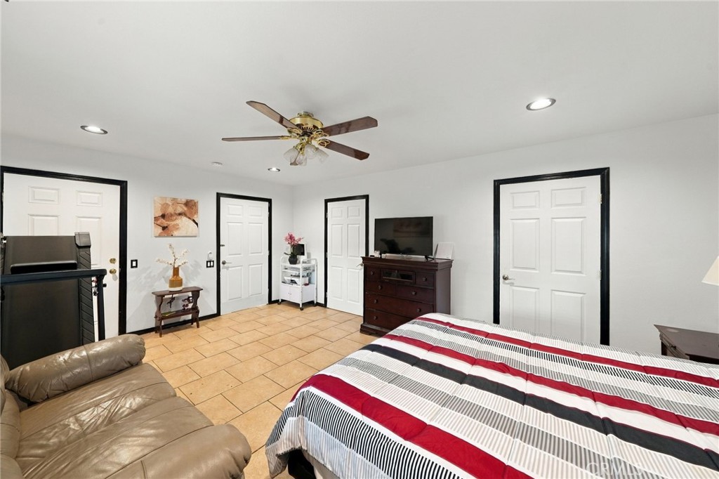 2009 Graylock Avenue Property Photo 38