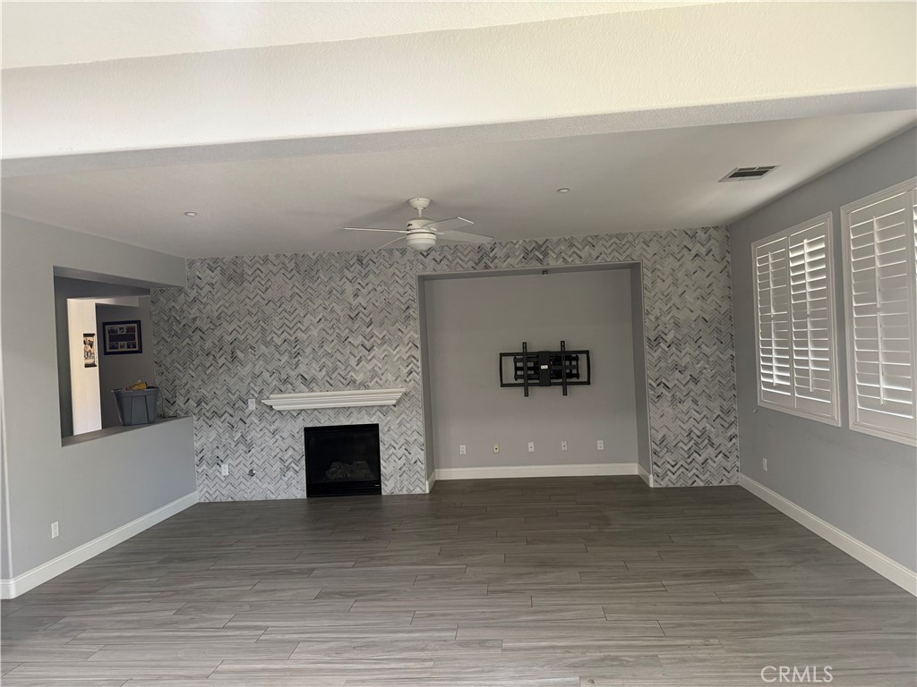5001 La Sarre Property Photo 4