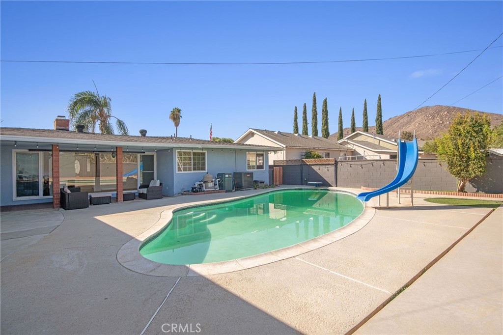 11461 Flower Street Property Photo 3
