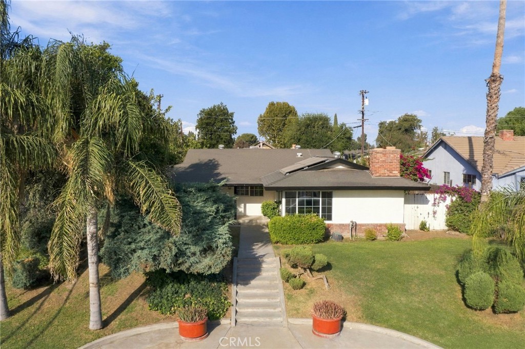 421 421 Brookhaven Dr Property Photo 2