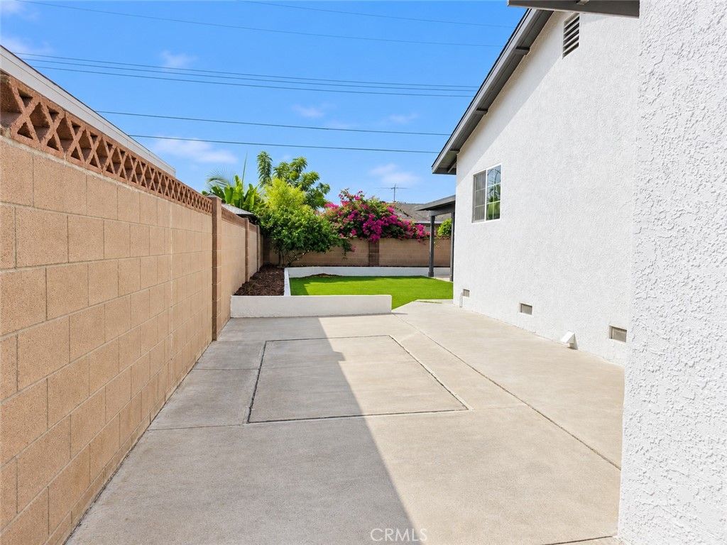 5856 Bolivia Property Photo 20
