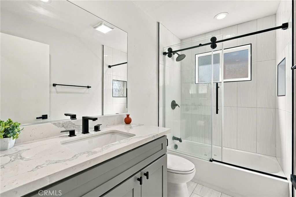 6815 Barcelona Property Photo 35