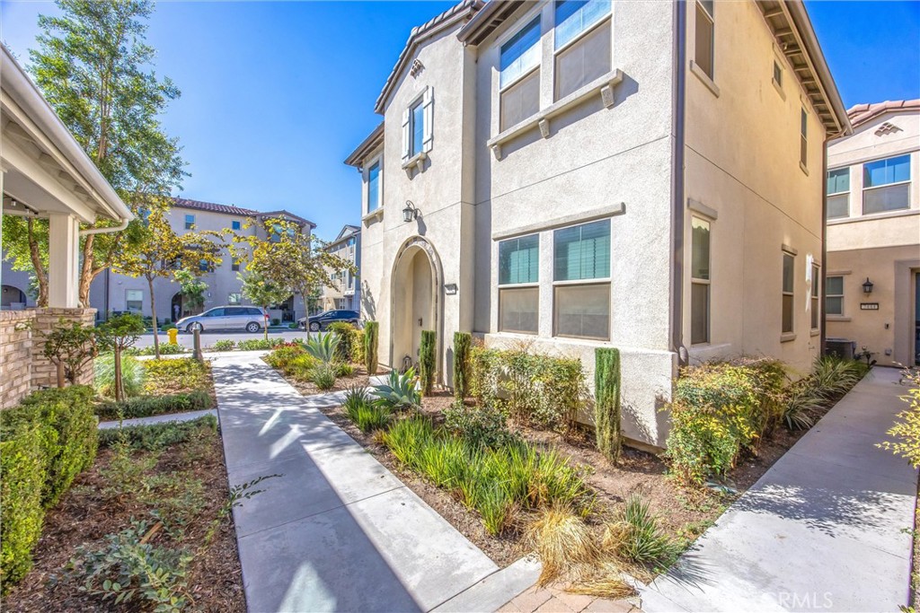 7442 Desert Holly Property Photo 4
