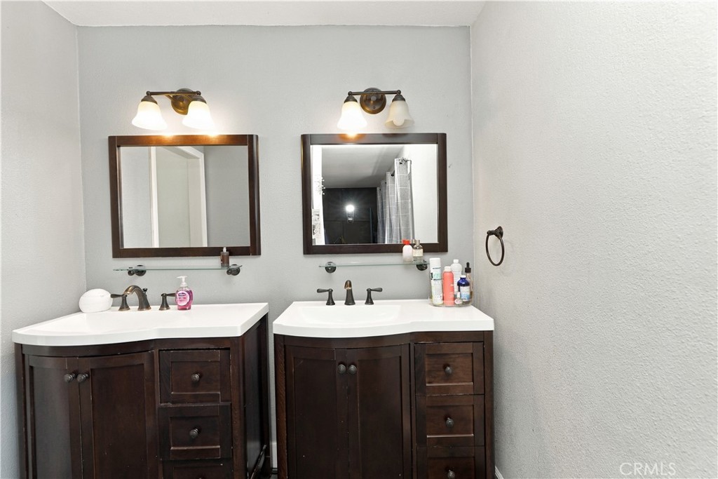2065 W Ontario Property Photo 17