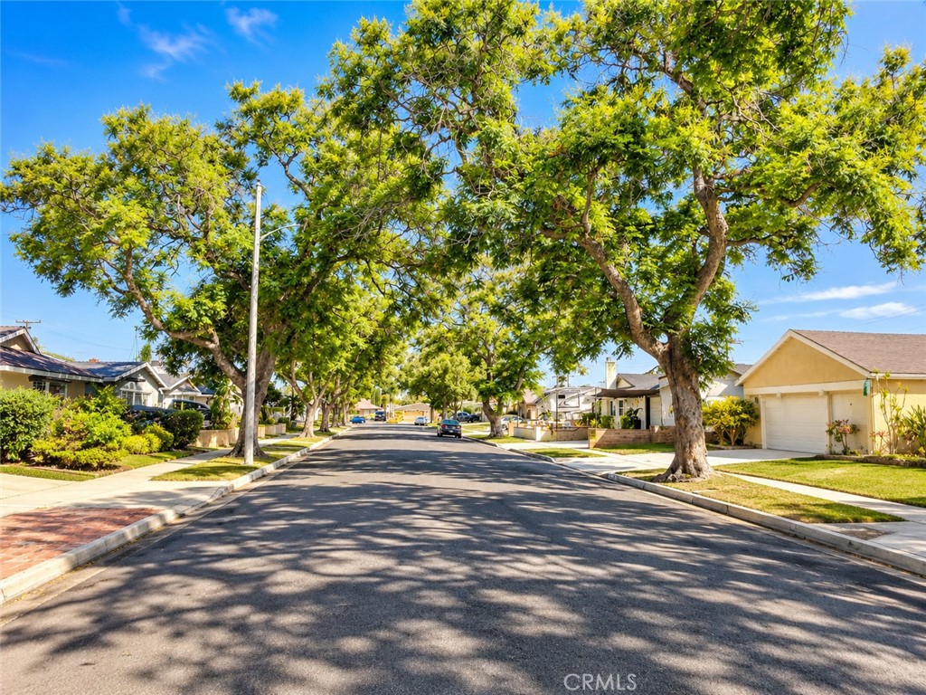 2533 E Tennyson Property Photo 27
