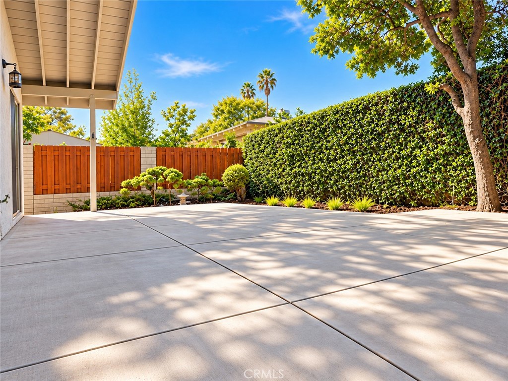2533 E Tennyson Property Photo 33