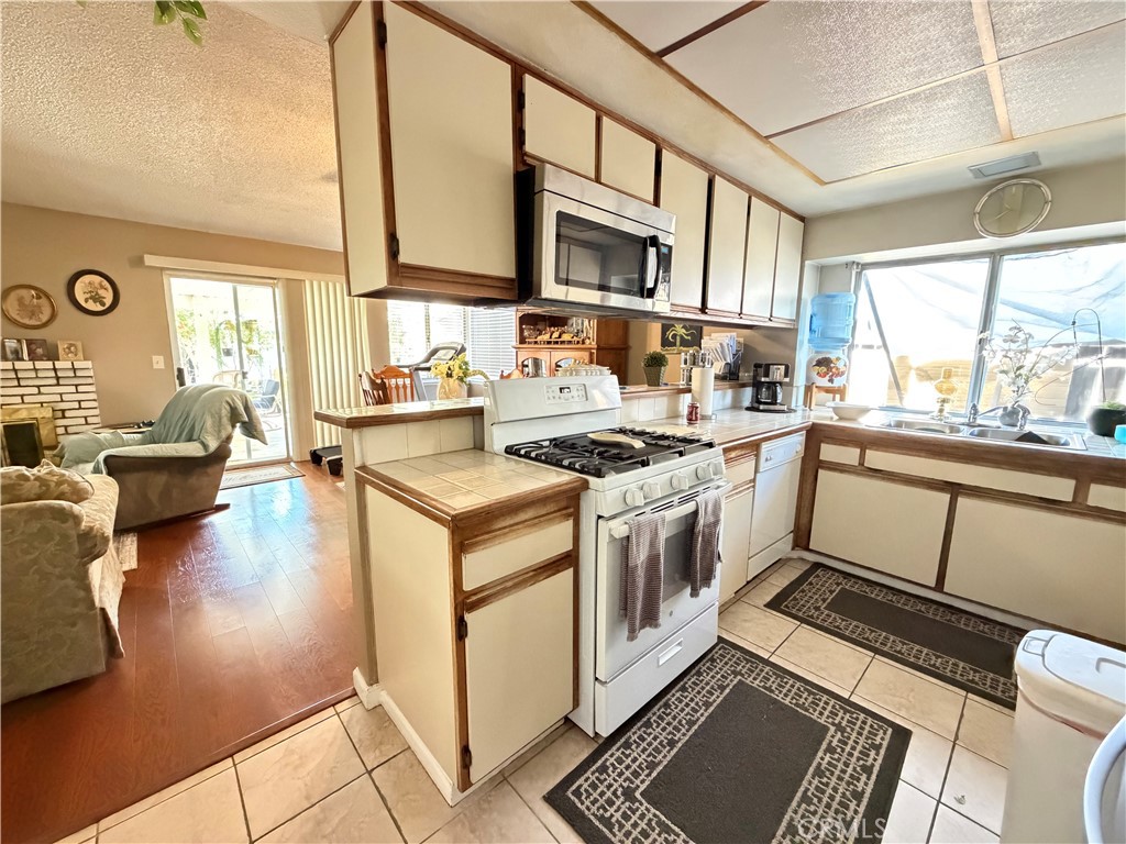 986 Clover Property Photo 9