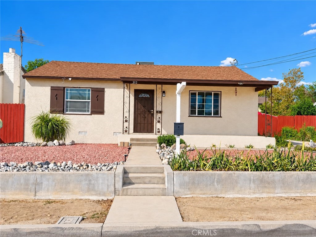 312 W Lugonia Property Photo 1